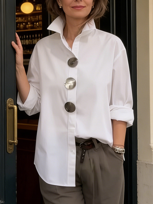Blouse élégante en coton et lin à col montant et boutons métalliques